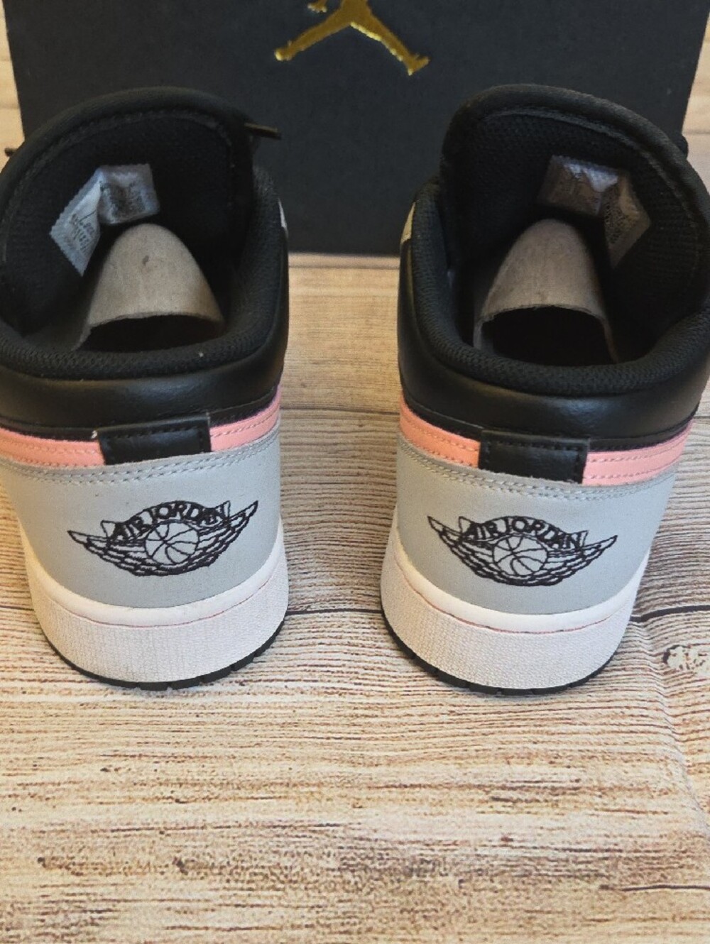 Nike Air Jordan 1 Low Size 7Y - Womens 8.5 - Picture 4 of 6